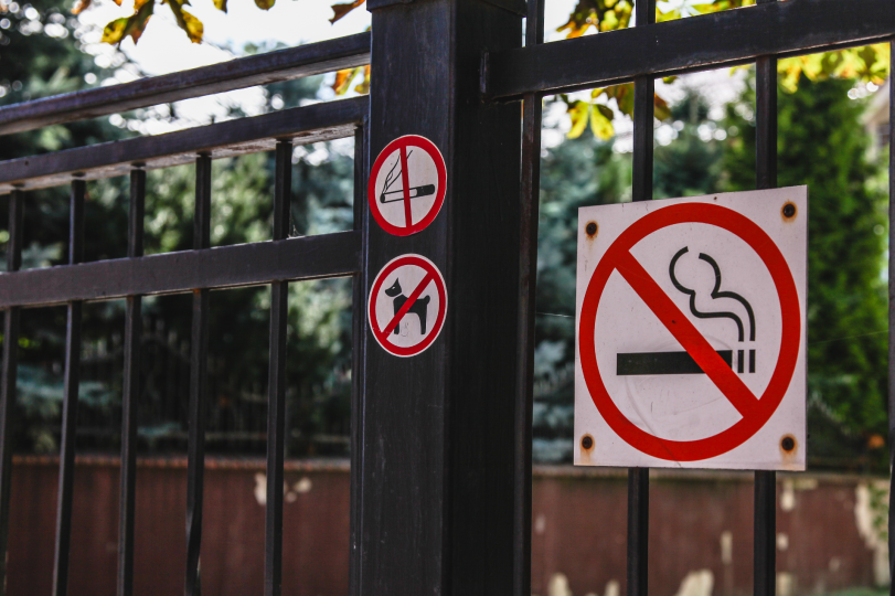 Lei antifumo em condomínios: como resolver problemas de convivência com fumantes